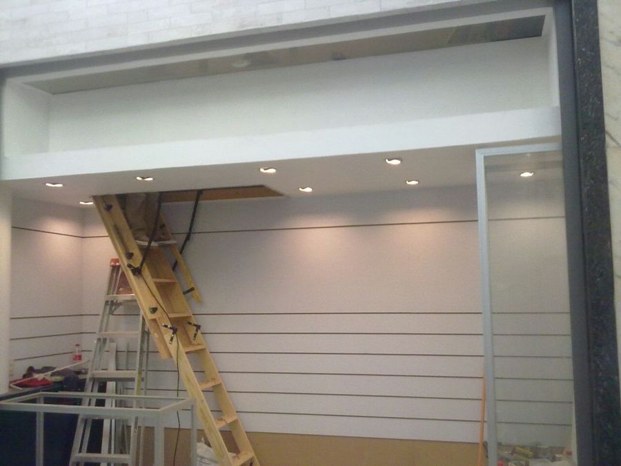 Escalera plegadiza abierta.