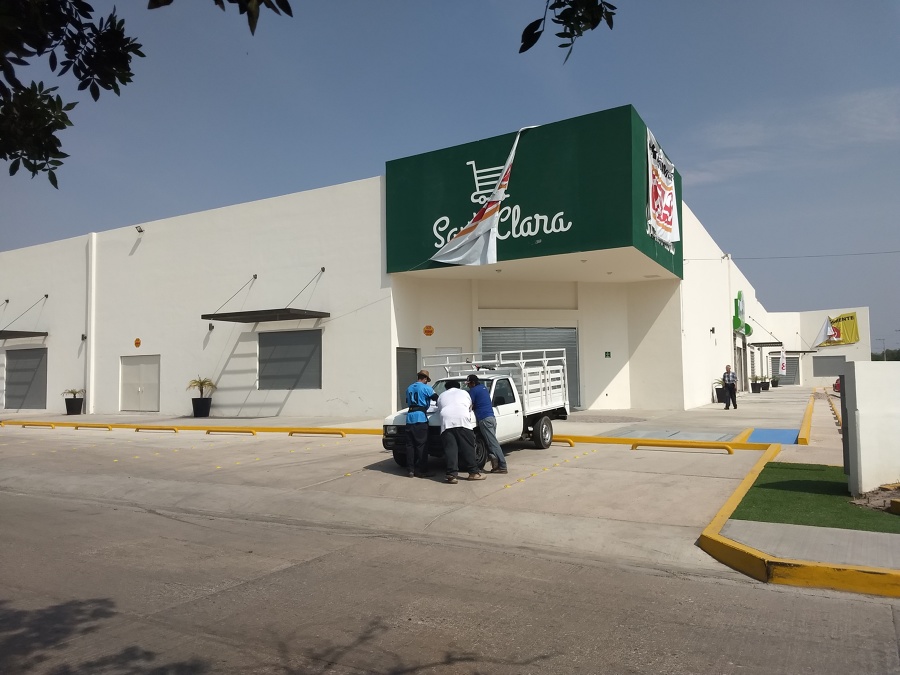 Fachada de local comercial existente