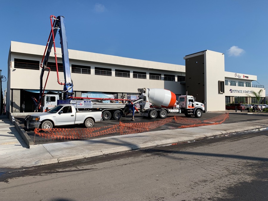 Fachada principal Plaza Alamos