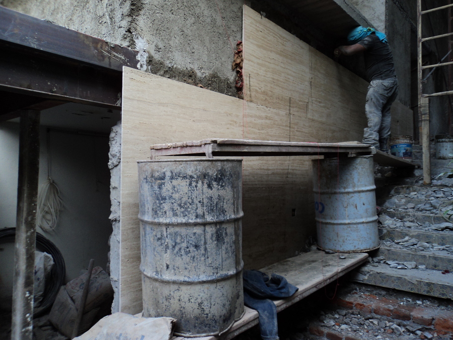 Mármol en muros de fachada