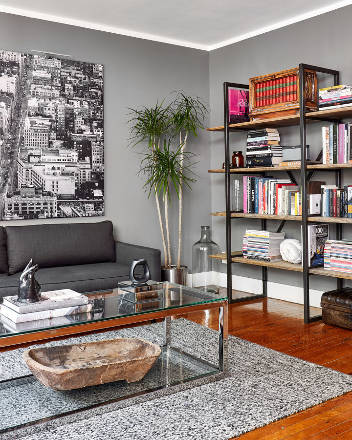 mesa de acero y cristal