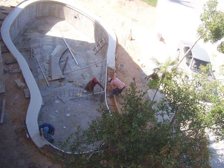 Perimetro de cemento blanco