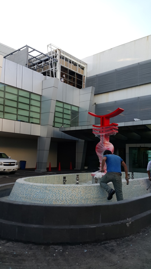 Rehabilitacion de fuente en la entrada principal