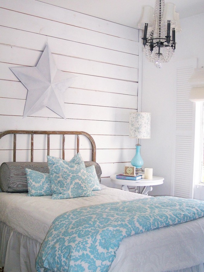 RMS-homemom_shabby-chic-guest-bedroom-wood-planks_s3x4.jpg.rend_.hgtvcom.1280.1707-768x1024