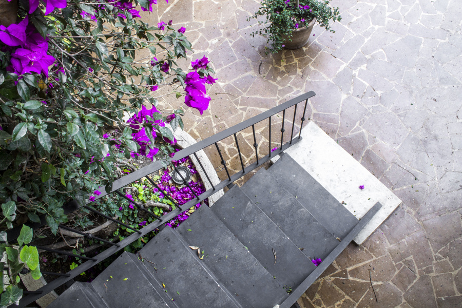 Vista a la escalera de acero