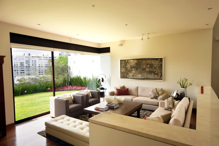 Vista de la estancia hacia el jardín