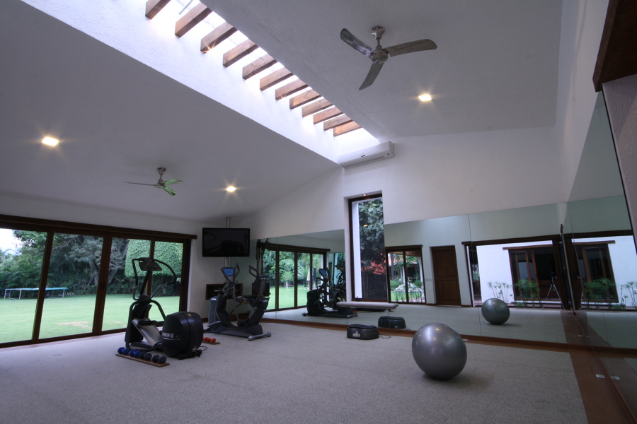 Vista del gimnasio hacia el jardín