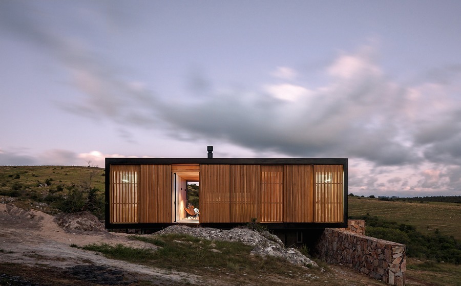 Exterior casa prefabricada en el campo