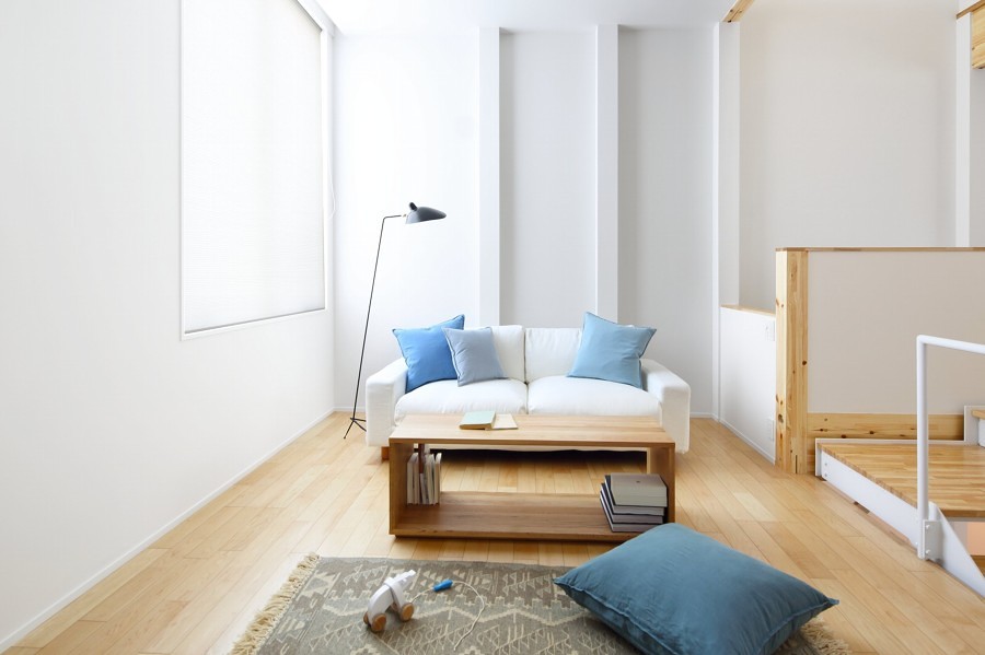 Sala casa prefabricada luminosa