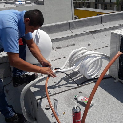 Instalación de equipo de aire acondicionado, condominio VERANDA, EL REFUGIO, Qro.