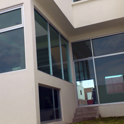 Acceso desde Sala a Jardín