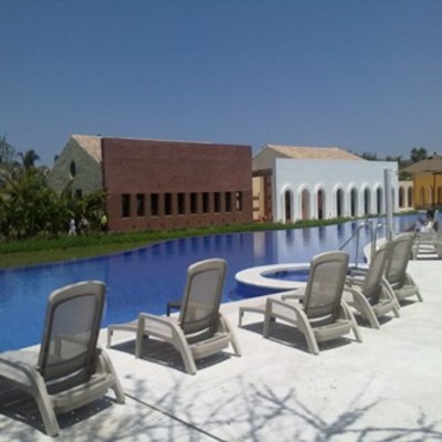 Construcción de alberca en desarrollo Taheima