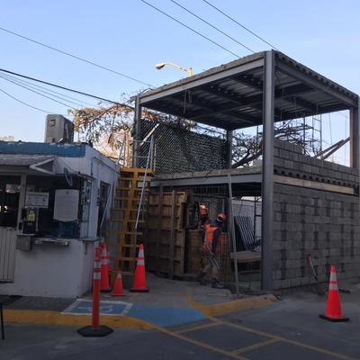 Construcción de caseta y oficinas