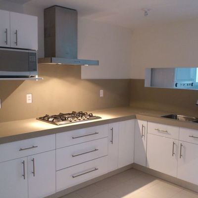 Cocina Alto brillo con cubiertas corian