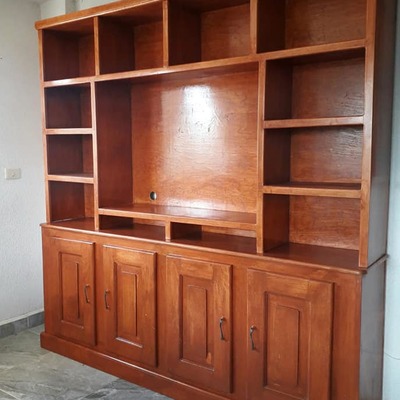 Centro de entretenimiento. Estilo Provenzal. Color Nogal Clásico.