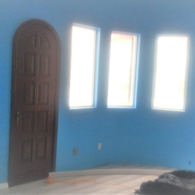 PERSIANAS ENROLLABLES CON FACIA BLANCA FORRADA