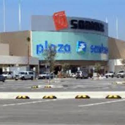 Estacionamiento plaza comercial
