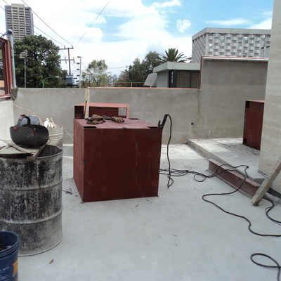 Jardinera a base de paneles de acero