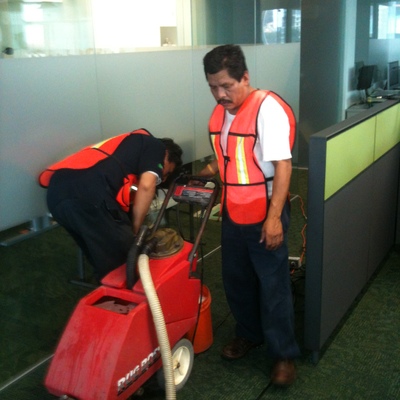 Limpieza profesional de alfombra modular