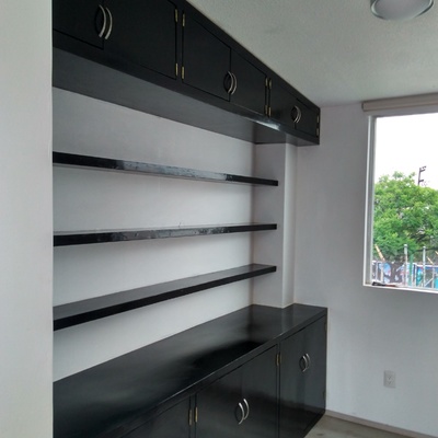 Librero de tambor en pino, terminado chocolate