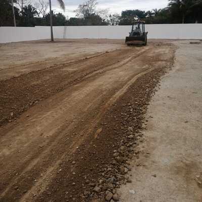 Bardeo perimetral en escuela