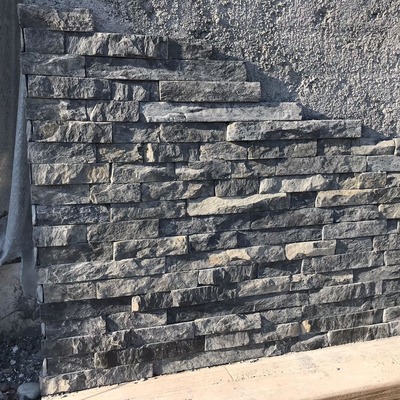 Instalación de Piedra Laja Negra