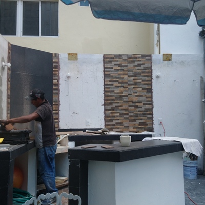 INSTALACION DE BARANDAL HERRERIA, INSTALACION MARMOL CON CORTES ESPECIALES, CORTE DE AZULEJO EN 45 CON EQUIPO ESPECIALIZADO.