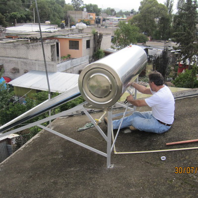 Suministro e instalación de calentador solar
