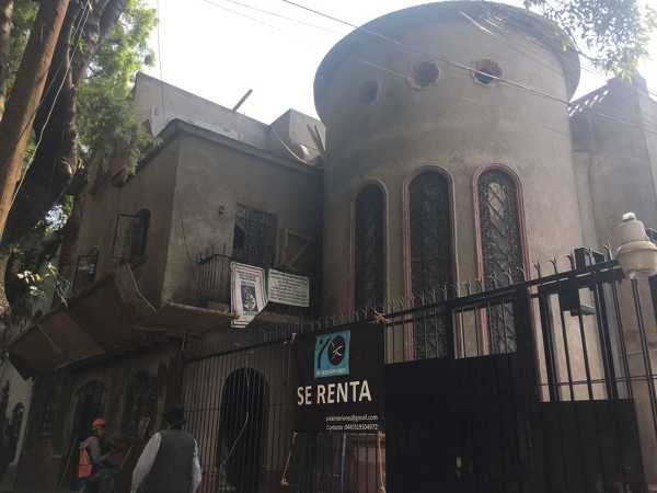 Aplanados en fachadas y restauración en ornamentación.