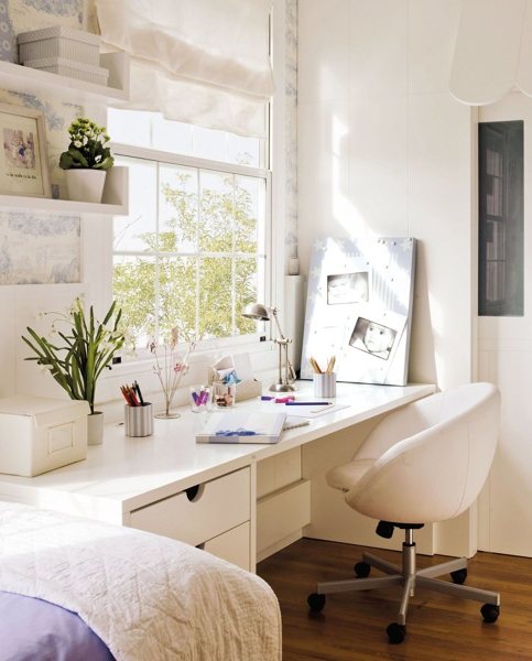 Oficina con mueble a la medida en recámara matrimonial