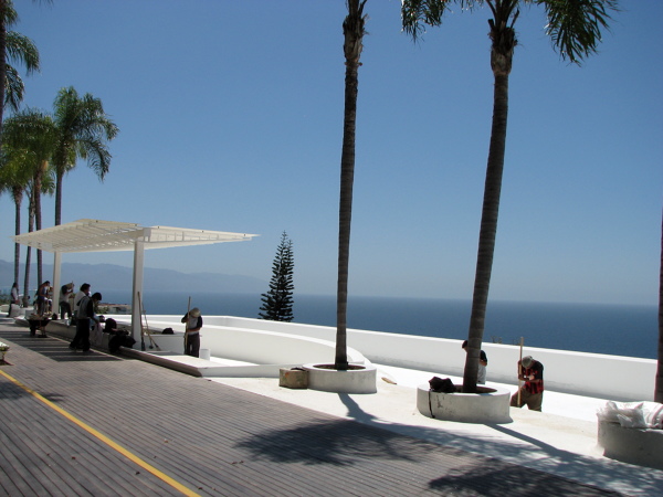 Remodelación De Alberca Del Condominio Avalon, Arriba De Estacionamiento