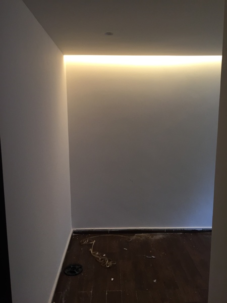 vestibulo de acceso con cajillo luminoso