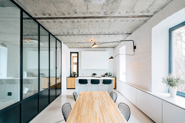 Comedor con piso de resina epóxica