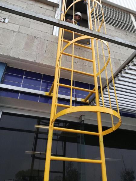 ¿Cúanto cuesta una escalera como la de la imagen?